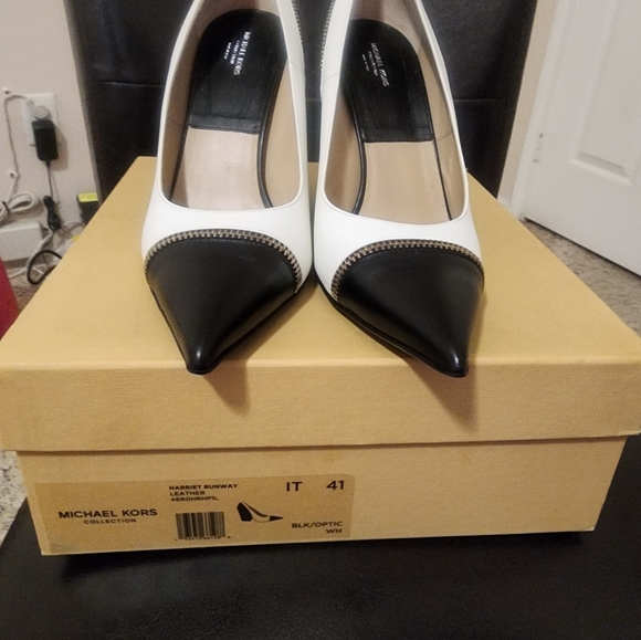 Shoes - Picture 4 of 5